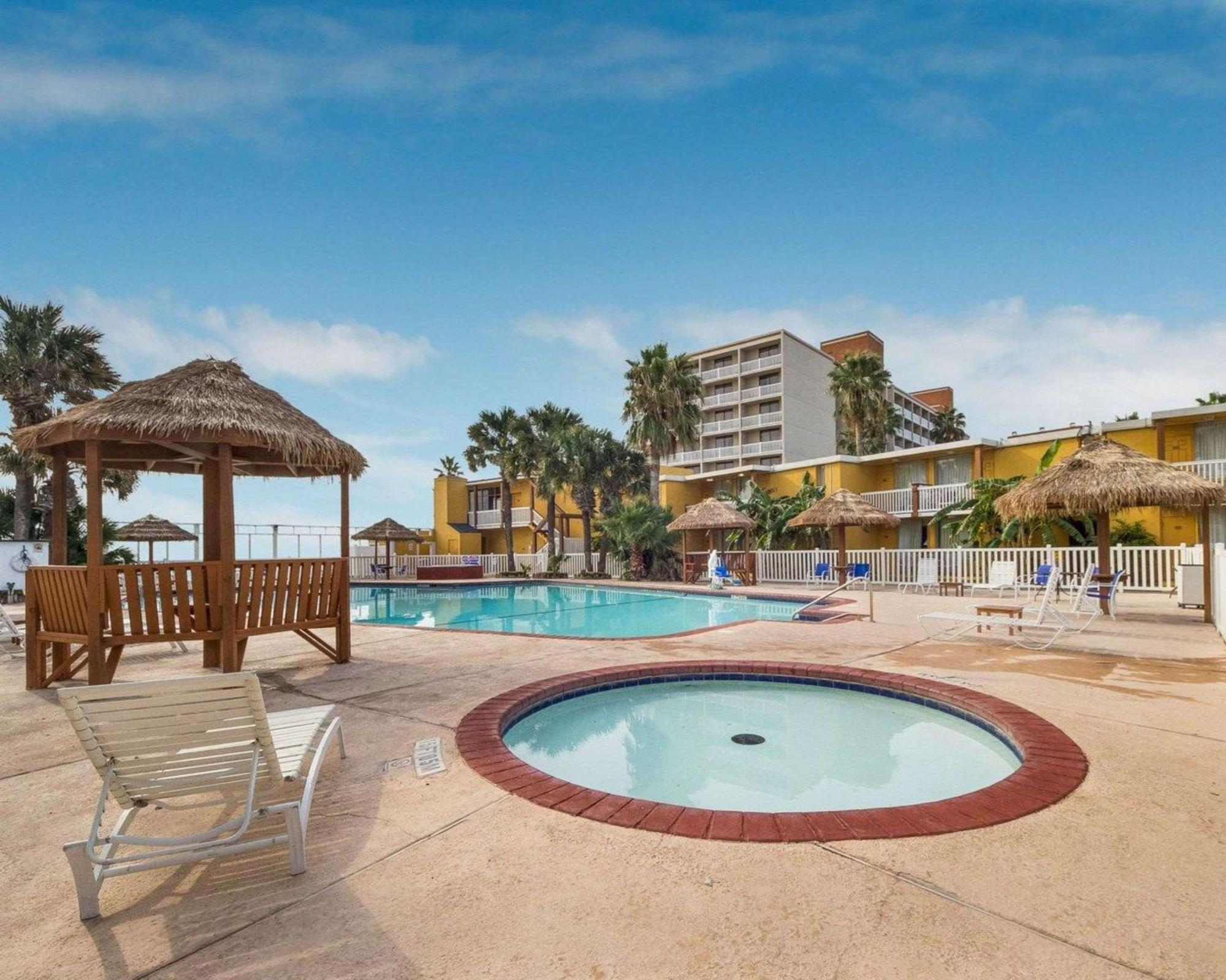 Quality Inn & Suites On The Beach Corpus Christi Exterior photo