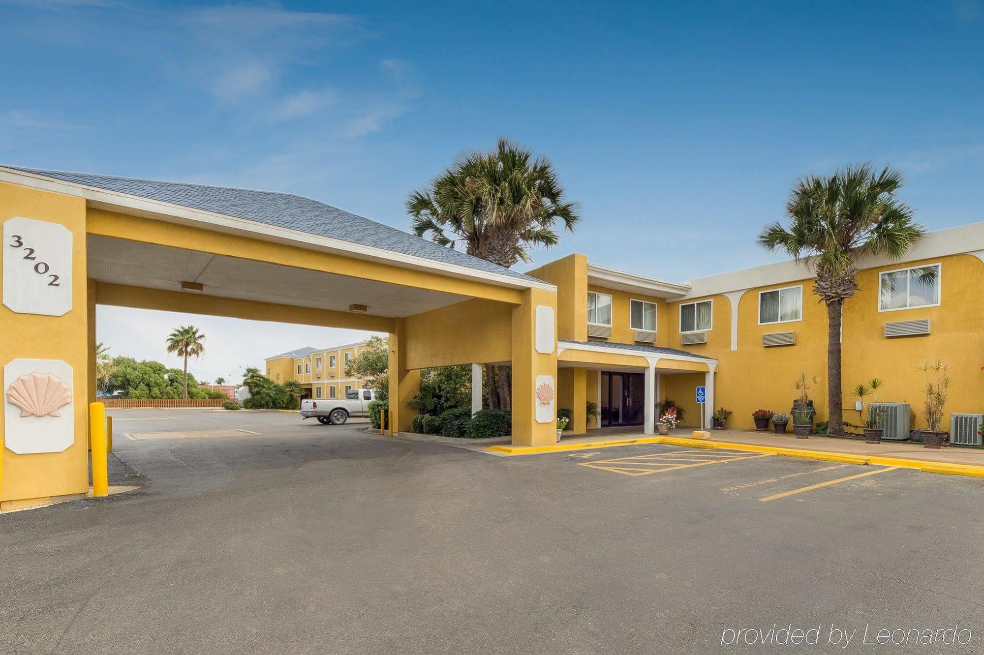 Quality Inn & Suites On The Beach Corpus Christi Exterior photo